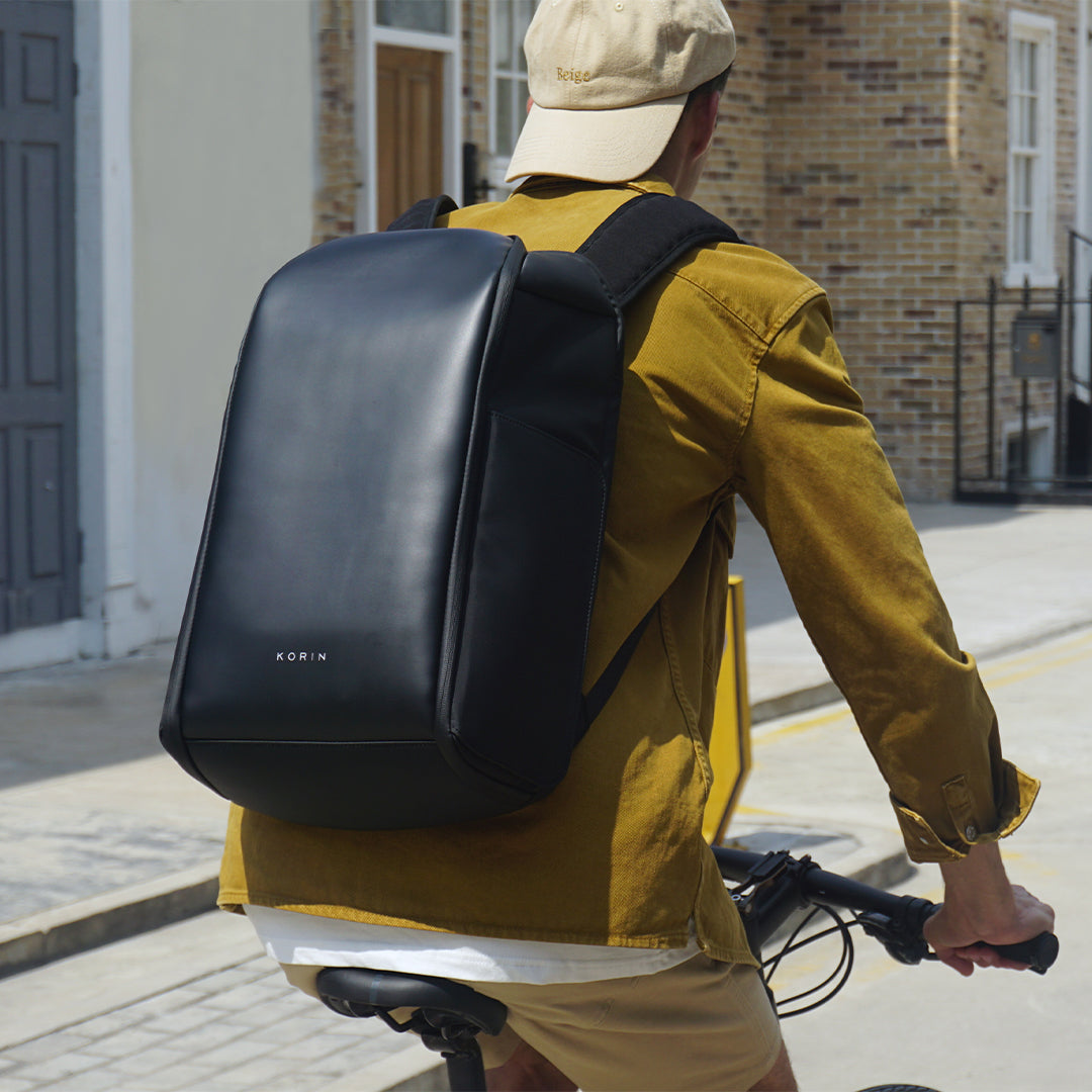 FlipPack Pro - Sleek Anti-Theft Bag with Mag-System